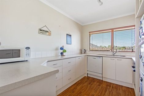 Photo of property in 69a Vincent Street, Howick, Auckland, 2014