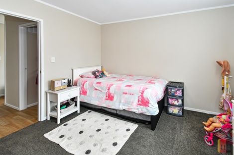 Photo of property in 14 Hadley Wood Drive, Wattle Downs, Auckland, 2103