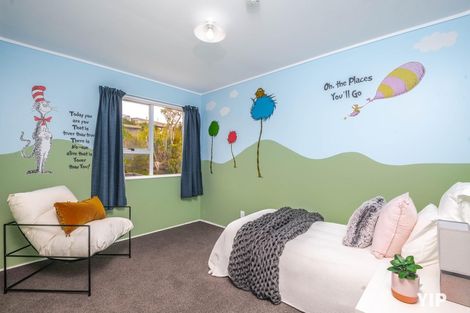 Photo of property in 21 Sunhaven Drive, Newlands, Wellington, 6037