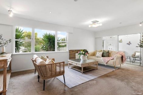 Photo of property in 63 La Trobe Street, Pakuranga Heights, Auckland, 2010