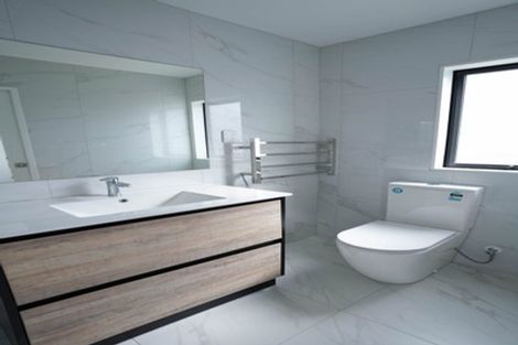 Photo of property in 4/19 Kingdale Road, Henderson, Auckland, 0610