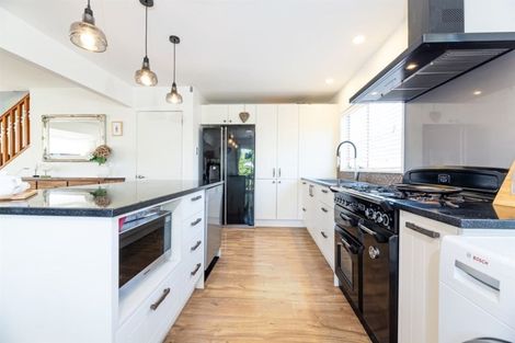 Photo of property in 2/2 Becroft Drive, Forrest Hill, Auckland, 0620