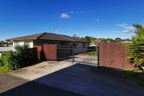 Photo of property in 2/215 Glengarry Road, Glen Eden, Auckland, 0602