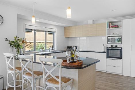 Photo of property in 4a Sunbrae Grove, Mount Maunganui, 3116