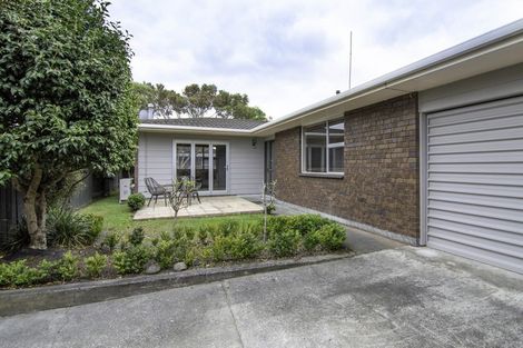 Photo of property in 8a Earl Place, Hokowhitu, Palmerston North, 4410
