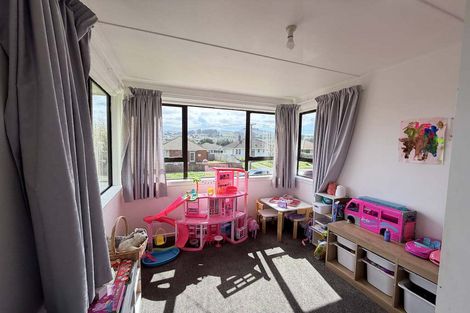 Photo of property in 21 Burgess Street, Green Island, Dunedin, 9018