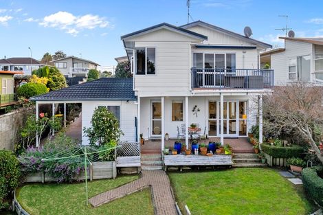 Photo of property in 16 Knightsbridge Drive, Forrest Hill, Auckland, 0620