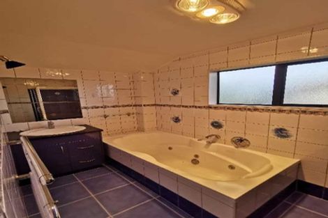 Photo of property in 46 Waimanu Bay Drive, Te Atatu Peninsula, Auckland, 0610