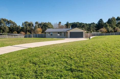 Photo of property in 6 Kanuka Grove, Kinloch, Taupo, 3377