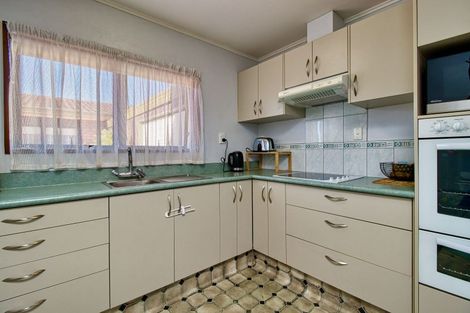 Photo of property in 2/14 Avondale Road, Taradale, Napier, 4112