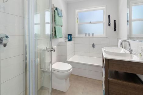 Photo of property in 1/46 Weatherly Road, Torbay, Auckland, 0630