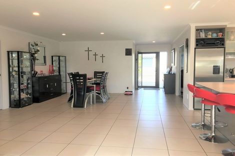 Photo of property in 20 Barbados Way, One Tree Point, 0118