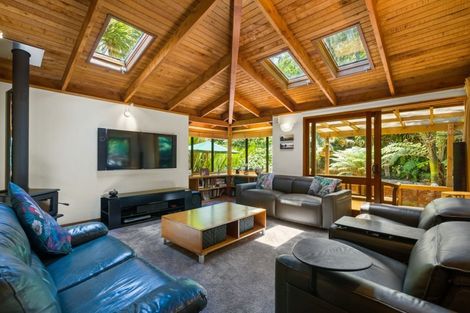 Photo of property in 50 Raymond Terrace, Northcote, Auckland, 0627