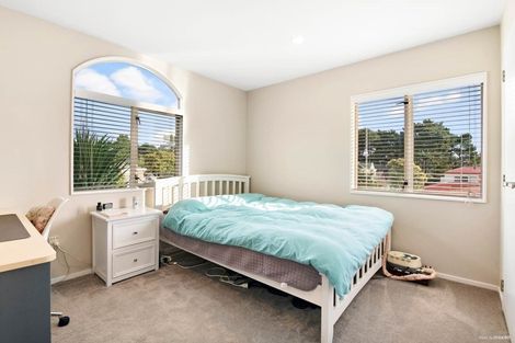 Photo of property in 1/2 Stoneleigh Court, Sunnynook, Auckland, 0632