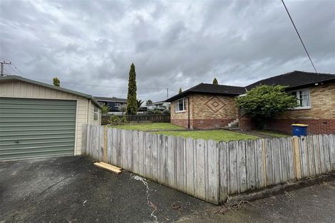 Photo of property in 2/2a Matipo Road, Te Atatu Peninsula, Auckland, 0610