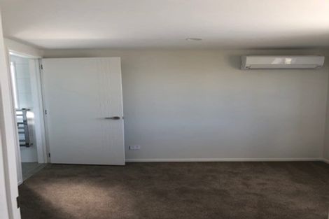 Photo of property in 2 Riroriro Close, Papakura, 2110