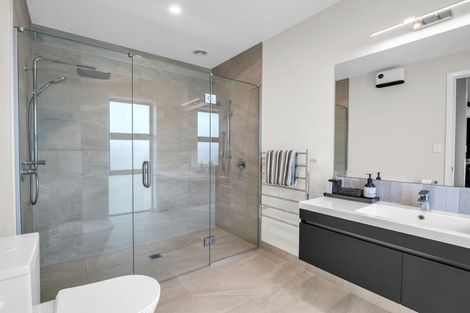 Photo of property in 27 Coutts Way, Fitzherbert, Palmerston North, 4410