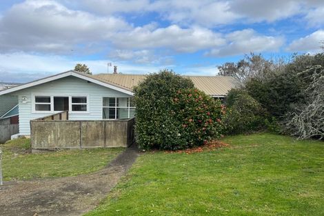 Photo of property in 15 Ellesmere Crescent, Pakuranga Heights, Auckland, 2010