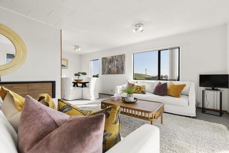 Photo of property in 19 Highland Park Drive, Highland Park, Auckland, 2010