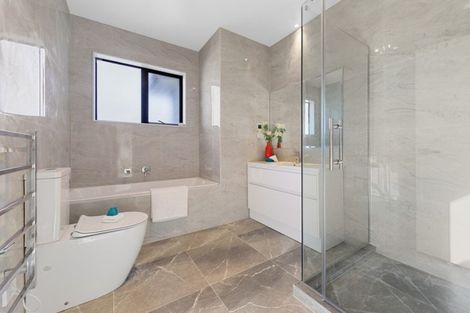 Photo of property in 2 Frazen Avenue, Papakura, 2110