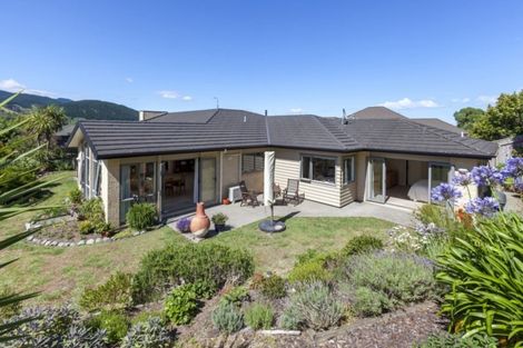Photo of property in 21 Cascade Way, Paraparaumu, 5032