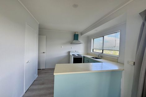 Photo of property in 14a Warrington Grove, Newlands, Wellington, 6037