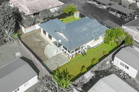 Photo of property in 2/322 Te Atatu Road, Te Atatu South, Auckland, 0610