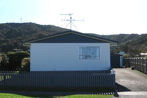 Photo of property in 3 Rakaia Grove, Wainuiomata, Lower Hutt, 5014