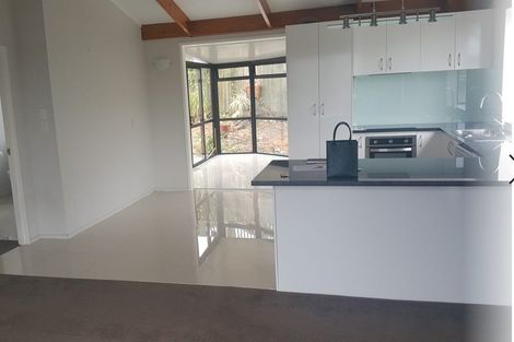 Photo of property in 1/14 Bond Crescent, Forrest Hill, Auckland, 0620