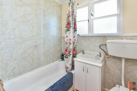 Photo of property in 56b Arimu Road, Papakura, 2110