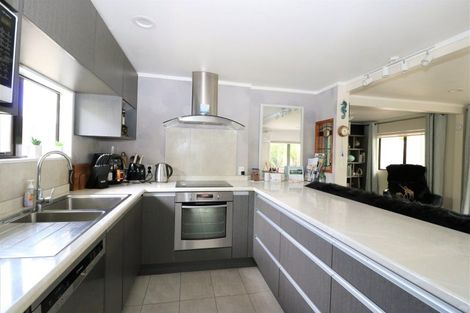 Photo of property in 13 Marlin Place, Whiritoa, Whangamata, 3691