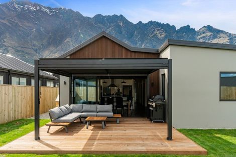 Photo of property in 20 Fallow Street, Jacks Point, 9371