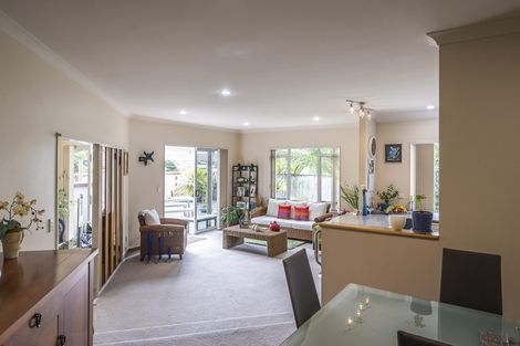 Photo of property in 43 Quadrant Heights, Paraparaumu, 5032