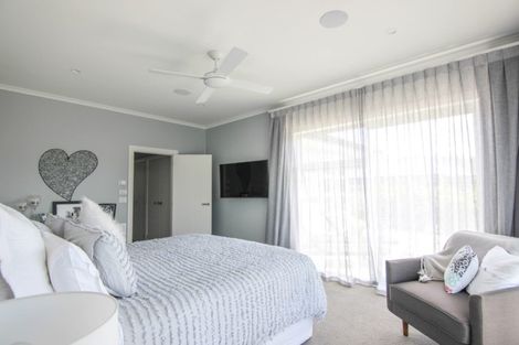 Photo of property in 4 Robert Might Road, Kumeu, 0810