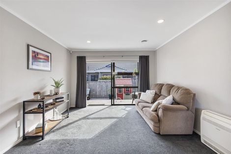 Photo of property in 4 Pinewood Grove, Botany Downs, Auckland, 2010