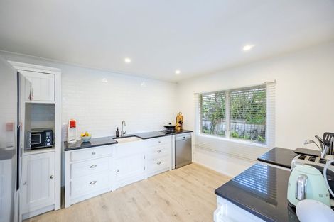Photo of property in 39 Emlyn Place, Torbay, Auckland, 0630