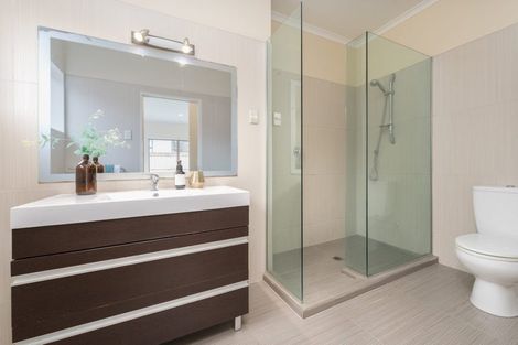 Photo of property in 16h Lincoln Road, Henderson, Auckland, 0610