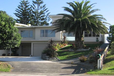 Photo of property in 135 Tutere Street, Waikanae Beach, Waikanae, 5036