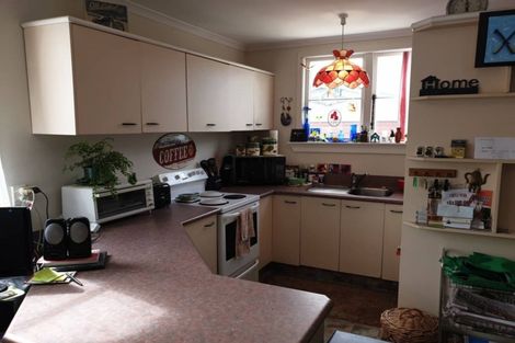 Photo of property in 80 Railway Street, Eltham, 4322