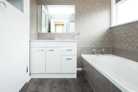 Photo of property in 1 Woodstock Place, Hokowhitu, Palmerston North, 4410