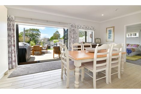Photo of property in 6 Brian Crescent, Stanmore Bay, Whangaparaoa, 0932