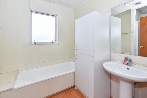 Photo of property in 13 Funnell Place, Manurewa, Auckland, 2102