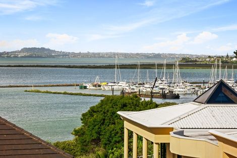 Photo of property in 22 Marguerita Place, West Harbour, Auckland, 0618