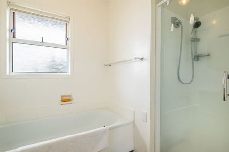 Photo of property in 2/39 Eversleigh Road, Belmont, Auckland, 0622