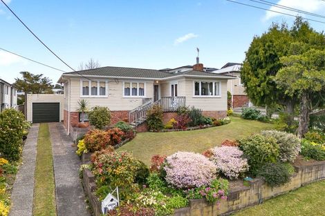 Photo of property in 5 Valron Road, Te Atatu South, Auckland, 0602