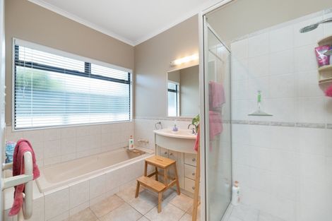 Photo of property in 11 Kinloch Drive, Bethlehem, Tauranga, 3110