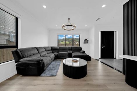 Photo of property in 2a Ballyalton Crescent, Flat Bush, Auckland, 2019