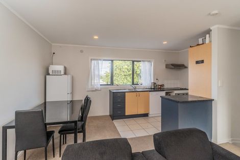 Photo of property in 10 Kevale Place, Manurewa, Auckland, 2102