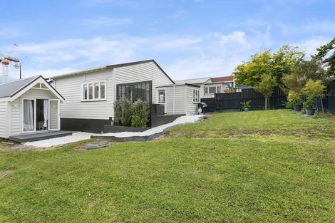 Photo of property in 4 Bowers Road, Glen Eden, Auckland, 0602