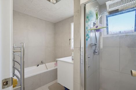 Photo of property in 6 Jenanne Place, Totara Vale, Auckland, 0629
